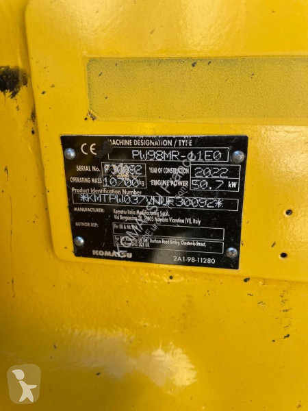 جرافة Komatsu PW98MR-11E0