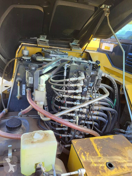 جرافة Komatsu PC80MR-5
