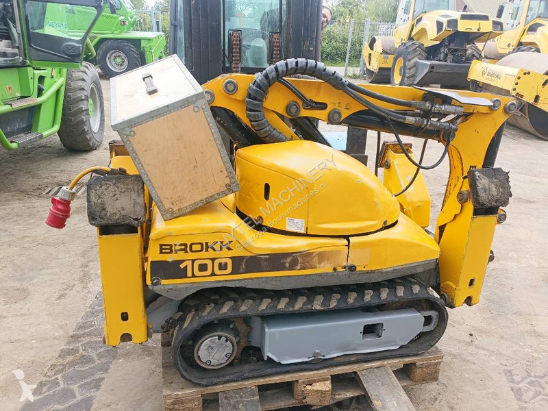 Lopatový nakládač Brokk 100 husqvarna robot...