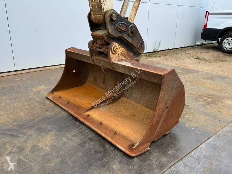 جرافة Liebherr R Compact - 5 Buckets + Forks +...