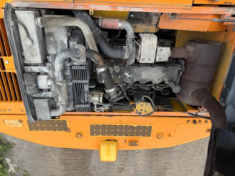 جرافة Komatsu