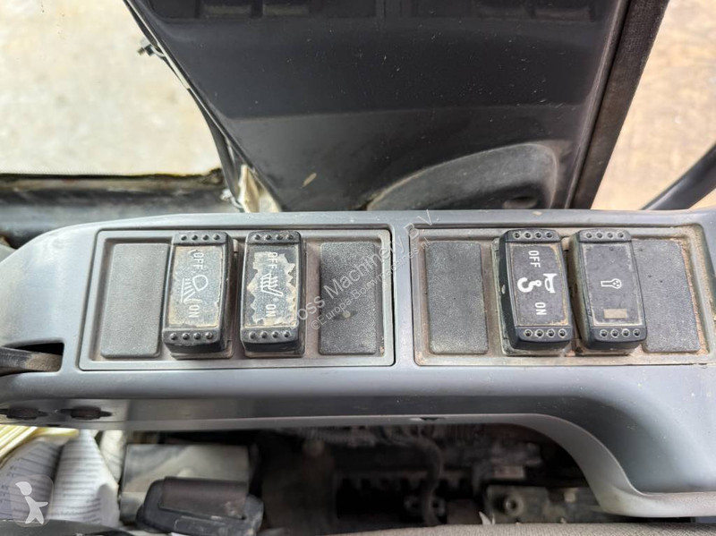 جرافة Hitachi - Quick Coupler / Automatic Greasing
