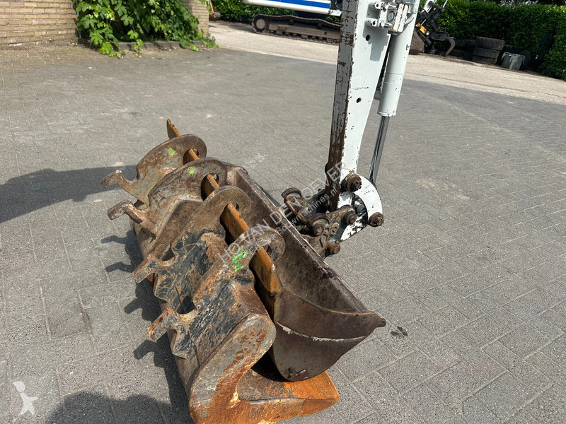 جرافة Takeuchi TB216