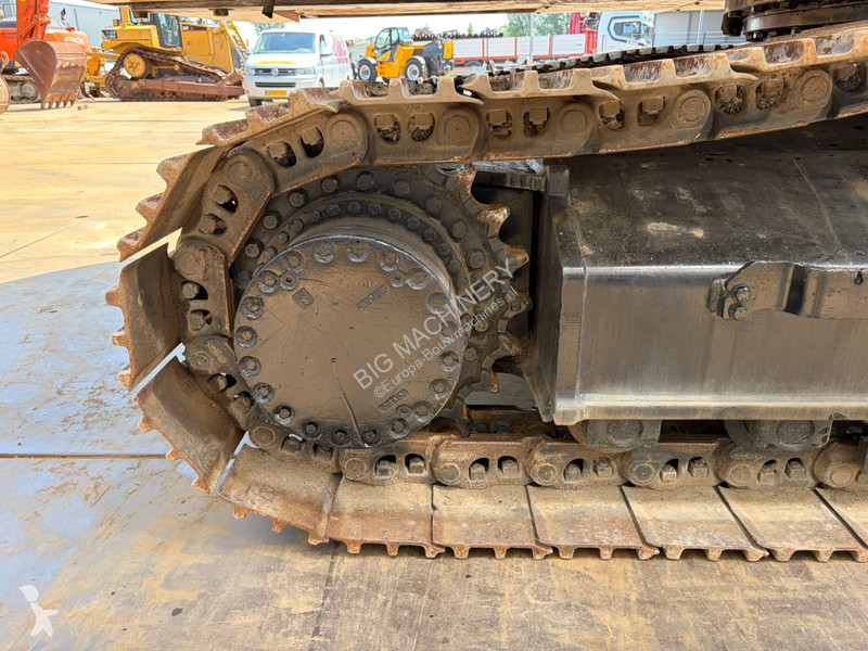 Lopatový nakládač Hitachi 3