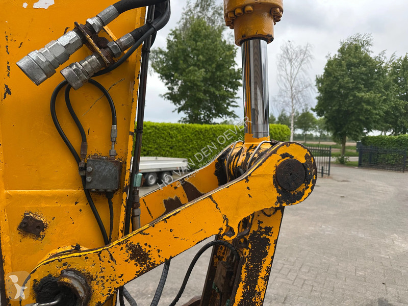 جرافة JCB