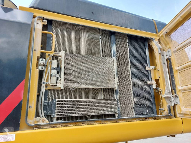 جرافة Caterpillar LXE MHD (17m demolition)