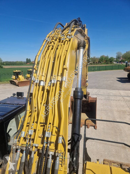 جرافة Caterpillar 374FL