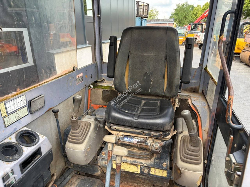 Rýpadlo Hitachi 2