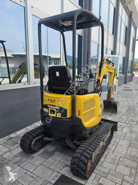 جرافة Yanmar VIO 17