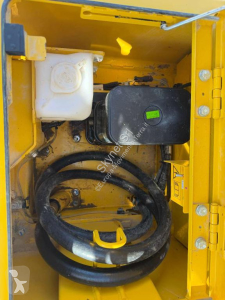 جرافة Komatsu PC210-11E0