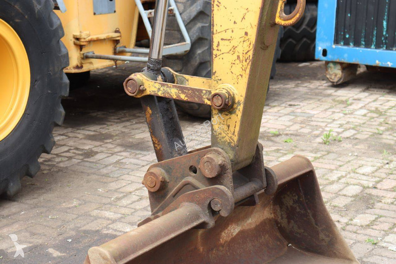 Rýpadlo Caterpillar E70B