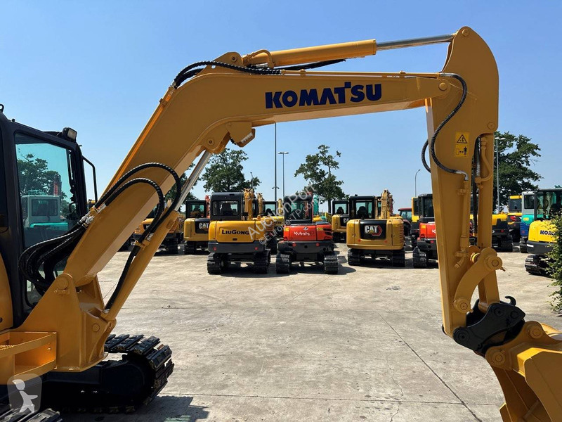 جرافة Komatsu 7