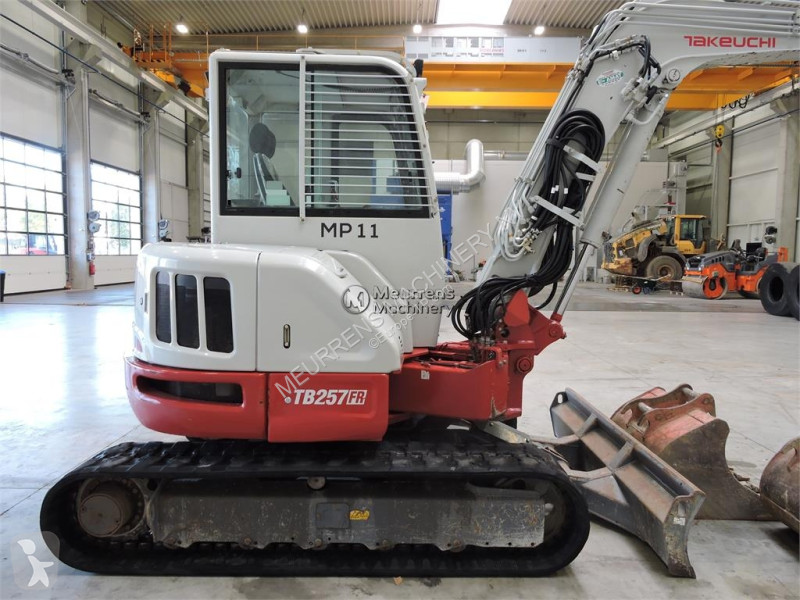 جرافة Takeuchi TB257FR Powertilt