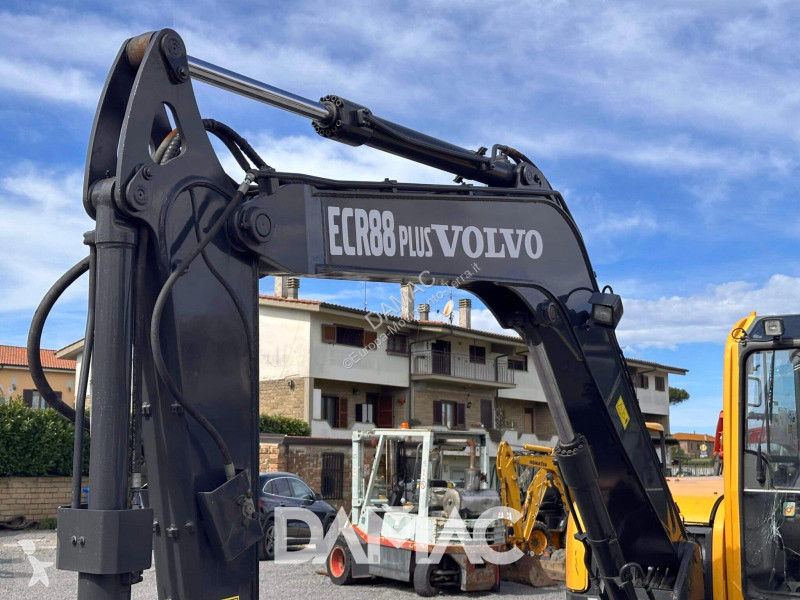 جرافة Volvo PLUS