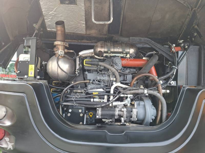 Lopatový nakládač Takeuchi TB295W