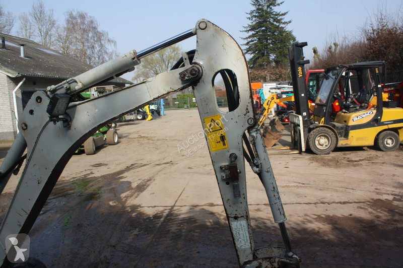 Rýpadlo Takeuchi TB216