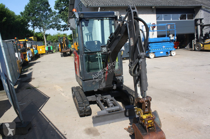 جرافة Volvo EC18E