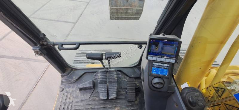 جرافة Komatsu PC210LC-11