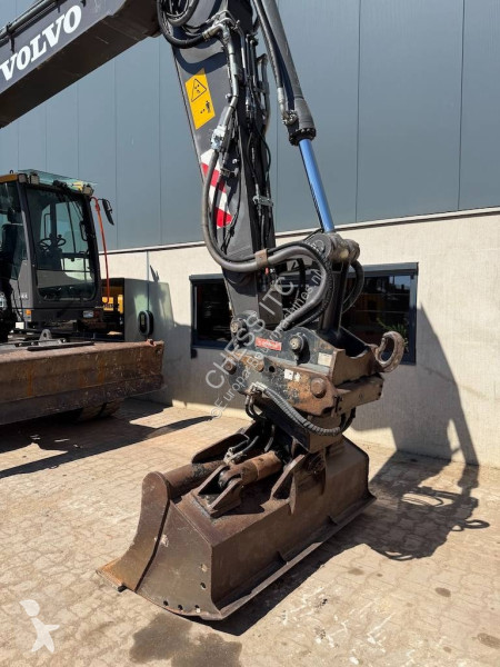 جرافة Volvo 220 E 220 - 180 -