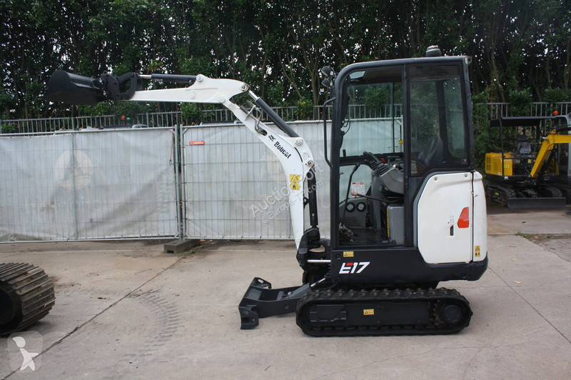 Багер Bobcat E17