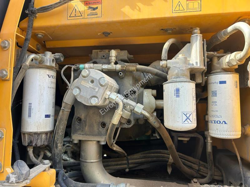 Pelle Volvo EW180