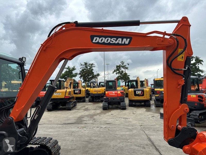 Escavadora Doosan 9C