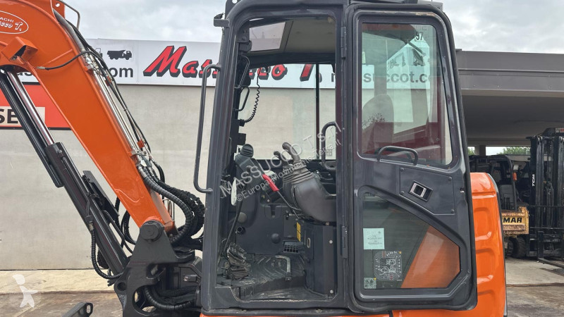 Екскаватор Hitachi ZX65USB-5 CLR