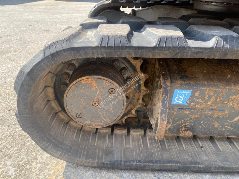 Экскаватор Hitachi ZX65U .