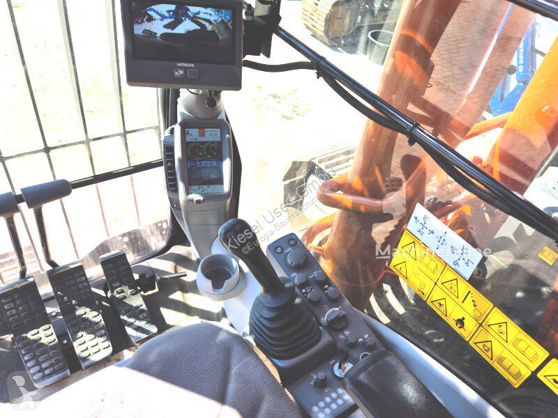 Экскаватор Hitachi +Demarec DXS-50