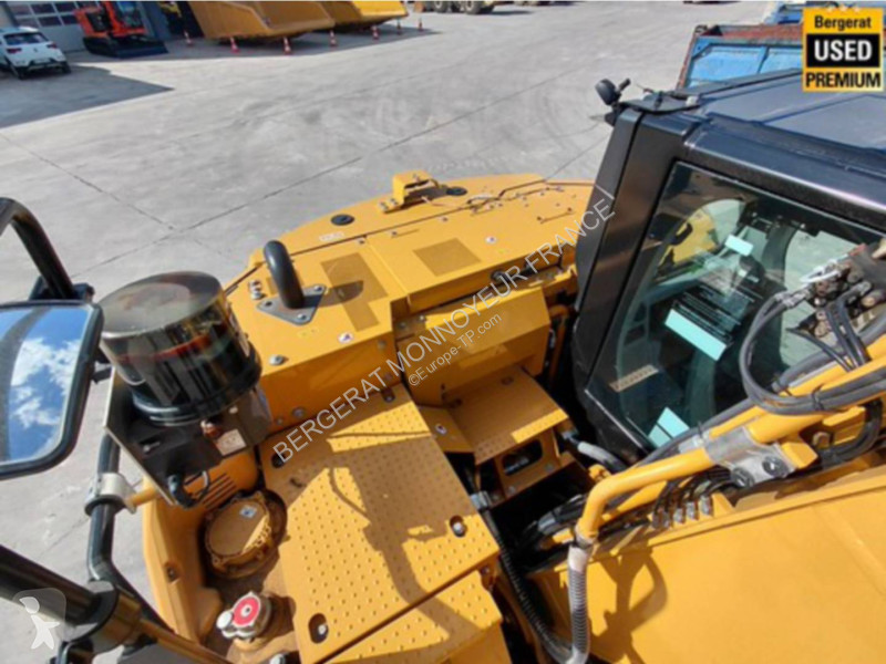 Экскаватор Caterpillar
