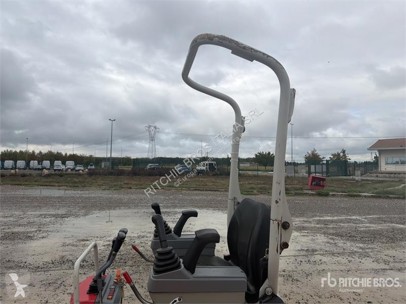 Экскаватор Takeuchi TB210R Mini Excavator