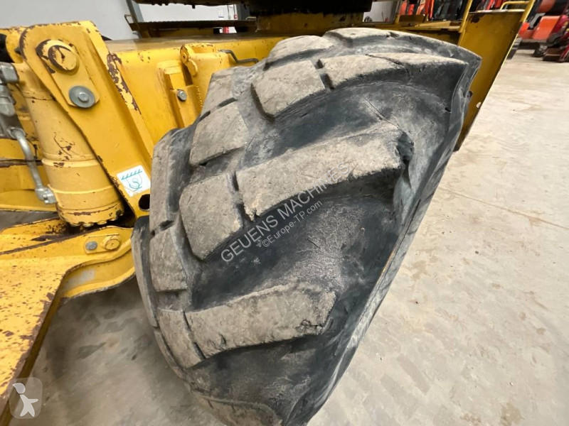 Экскаватор Komatsu MR8