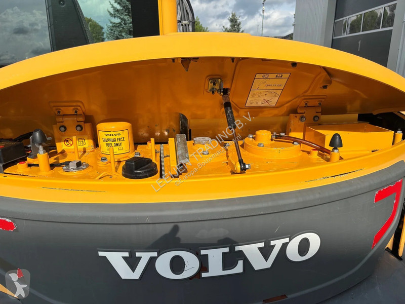 Экскаватор Volvo tracked excavator, 3x buckets,...