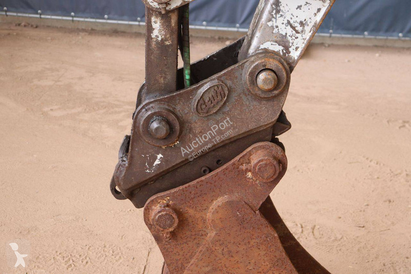جرافة Takeuchi