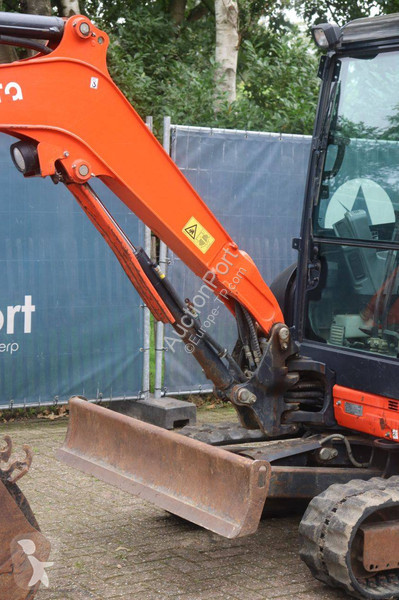 Excavadora Kubota KX030-4