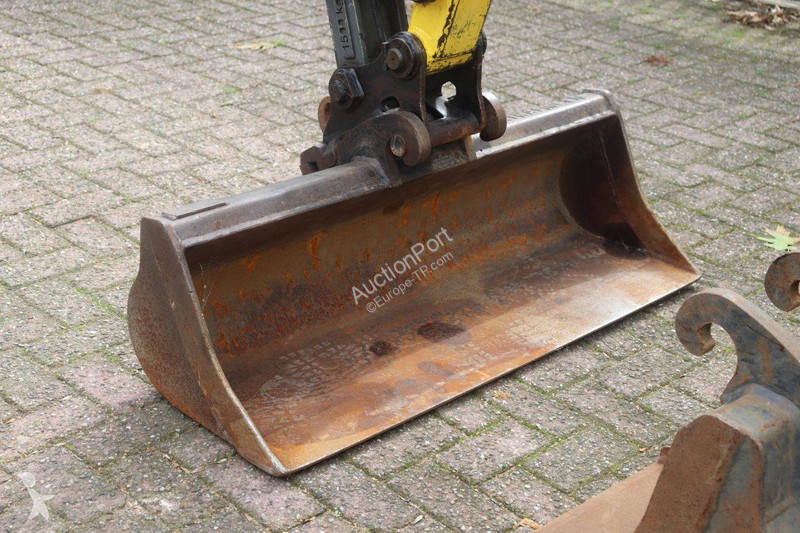 جرافة Neuson EZ26
