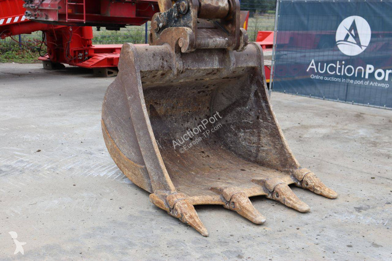 Excavadora Komatsu LC-11