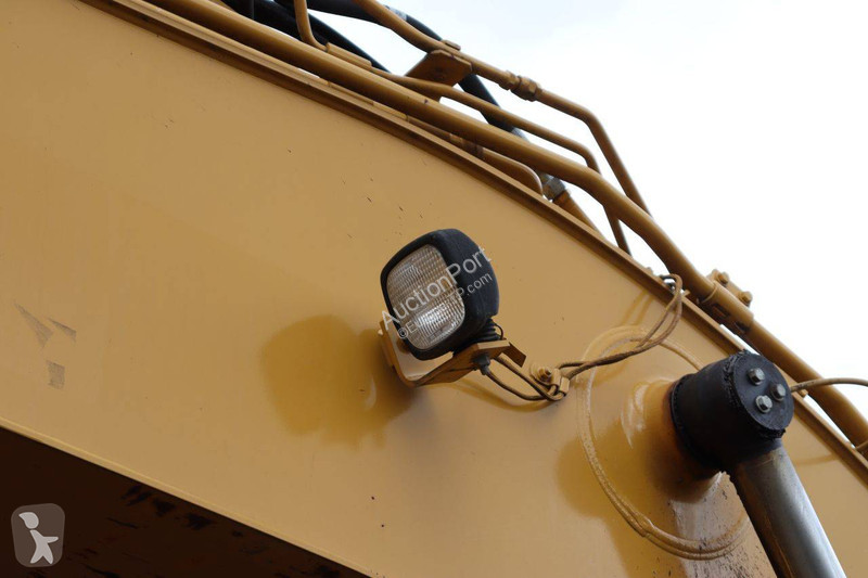 جرافة Caterpillar 320FL