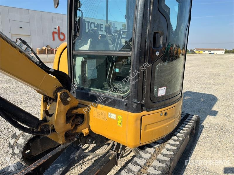 جرافة Caterpillar E Mini Excavator