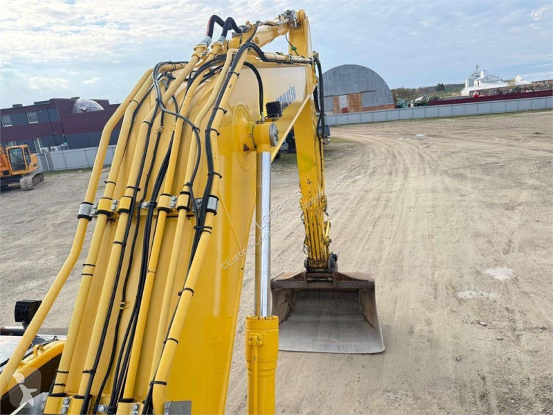 جرافة Komatsu LC8