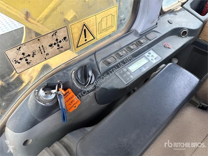 Skovel New Holland Kobelco E215B Tracked Excavator