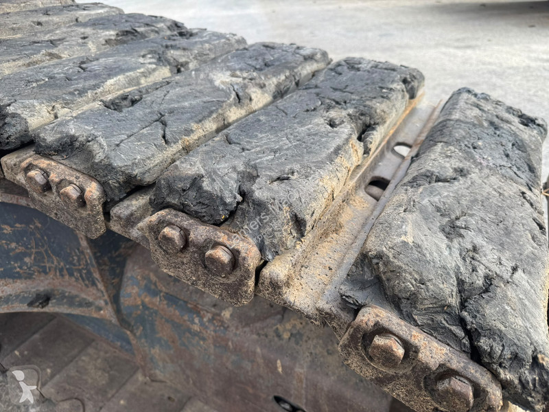 Escavadora Komatsu PC210 LC11