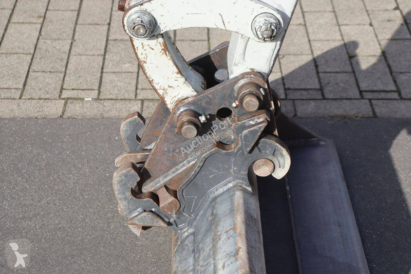 Rýpadlo Takeuchi TB216
