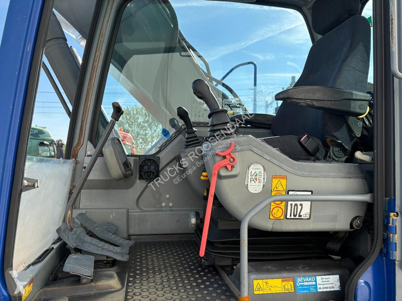 Pelle Volvo + 4870 Hours + bucket + fully...