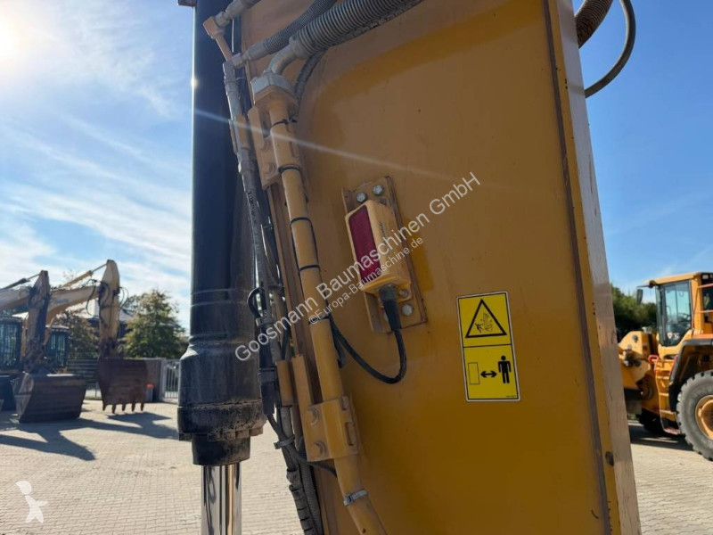 Excavator Caterpillar 326 F L