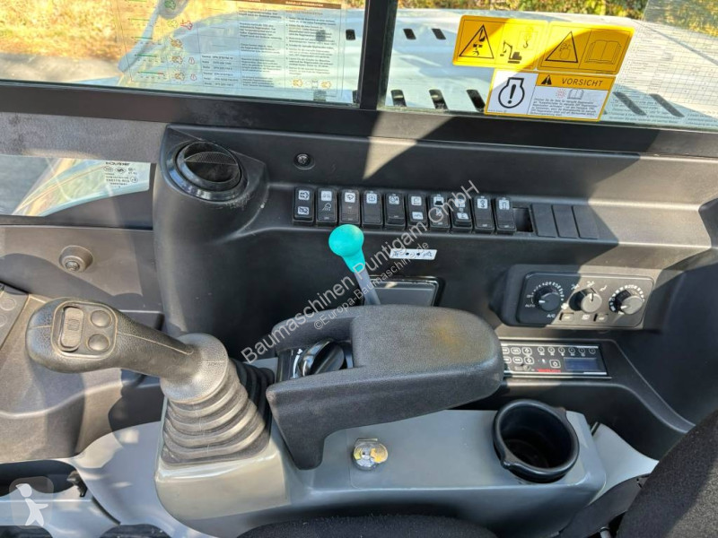 Pelle Takeuchi 2902