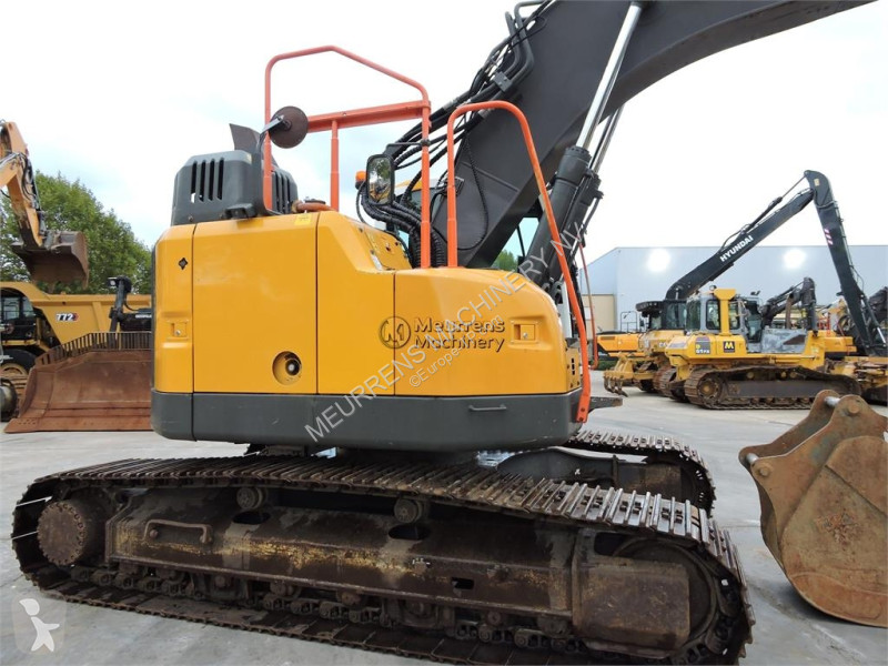 Багер Volvo ECR235