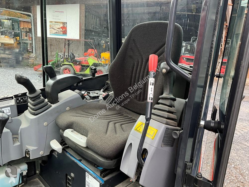 Багер Kubota HI