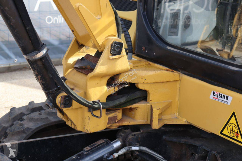 Багер Caterpillar