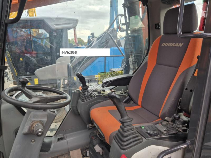 Багер Doosan 5